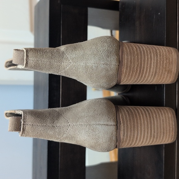 Marc FisherMATTER Suede Block Heel Pointed Toe Dark Natural Ankle Boots Size 8.5 - Picture 5 of 8